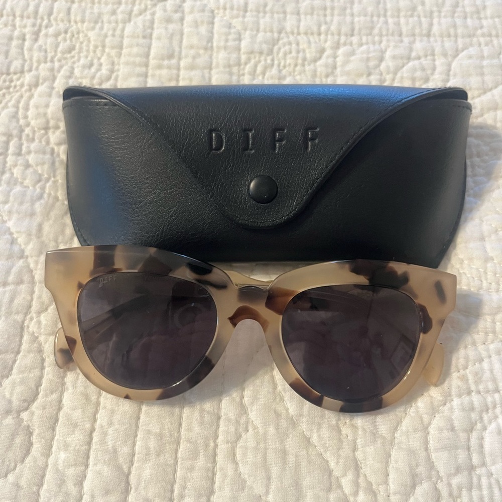 Diff Sunglasses - Cream Tortoise Shell - image 5